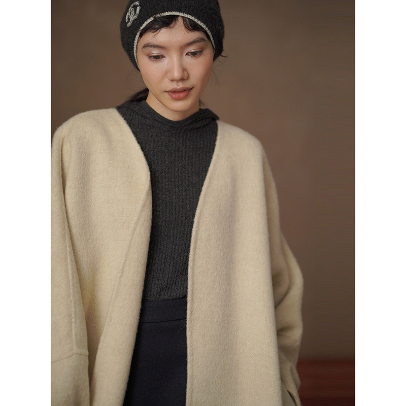 優しい月光のような気品ある佇まい ウール＆アルパカの立体シルエットダブルコート#911