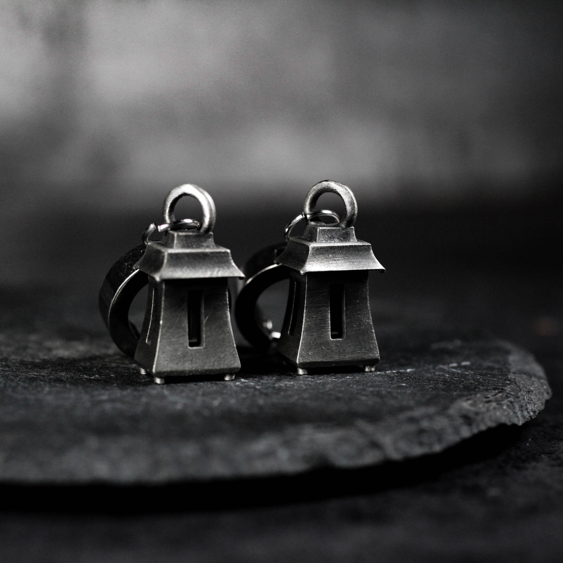 シルバーパゴダフープイヤリング：手作りのアジア寺院ジュエリー