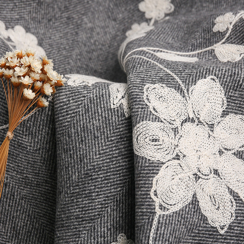長さ1m 刺繡生地 花柄 秋冬 ウール 黒 グレー 可愛い 上品 布 ぬの