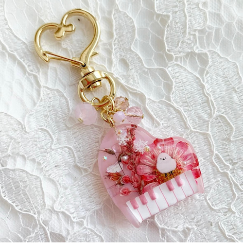 3110】グランドピアノキーホルダー マトリカリアとシマエナガちゃん