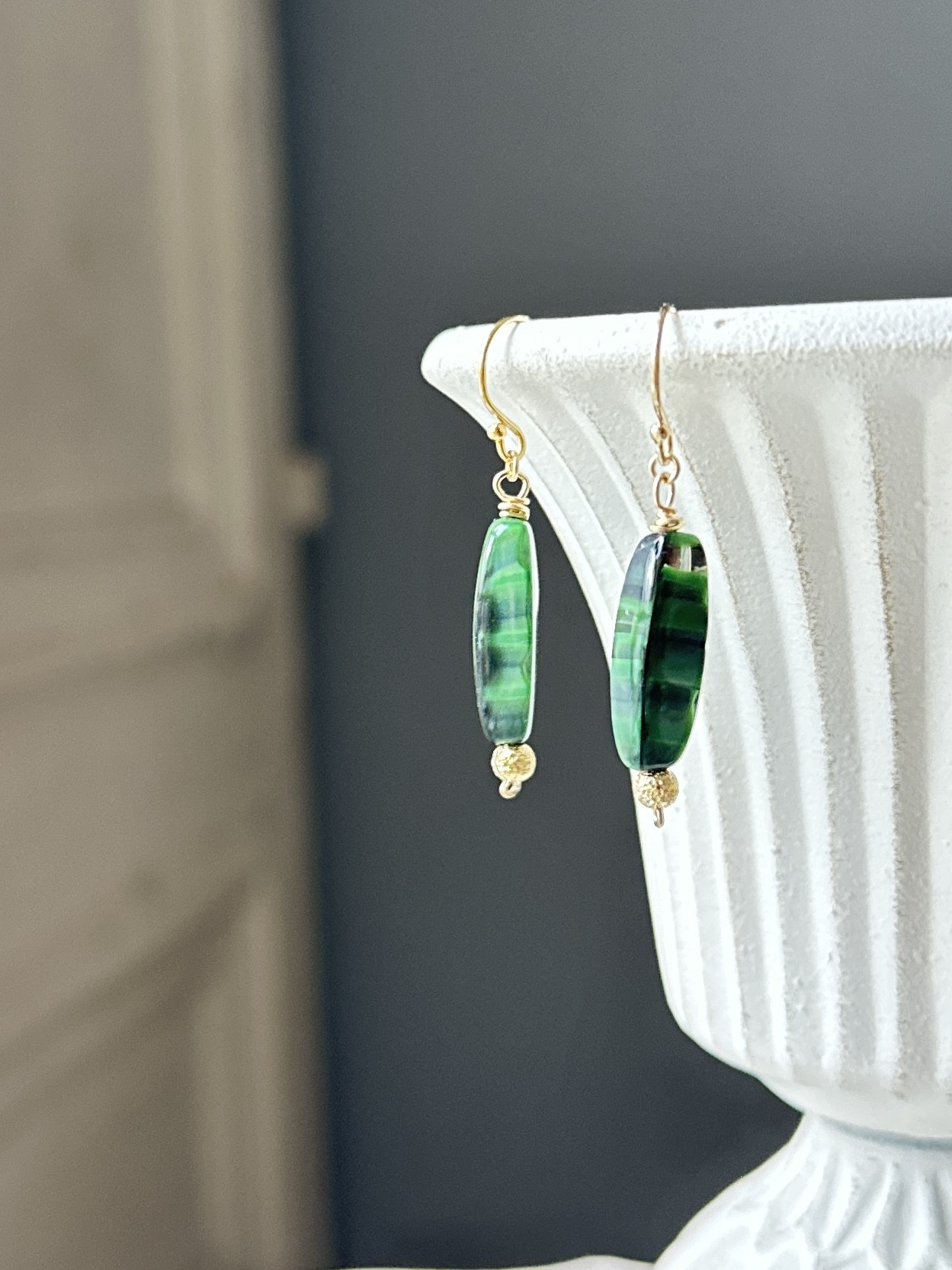 14kgfフランスヴィンテージビーズの一粒ピアス・ロンググリーン