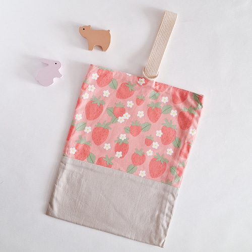 上履き入れ　シューズケース　入園　入学　準備　いちご　ピンク　イチゴ　ホワイト 上履き入れ シューズケース 入園 入学 準備 いちご ピンク イチゴ ホワイト