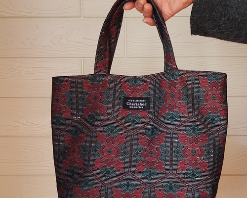 大人の女性に/新品大島紬生地トートバッグ/軽くて使いやすい/ポケット