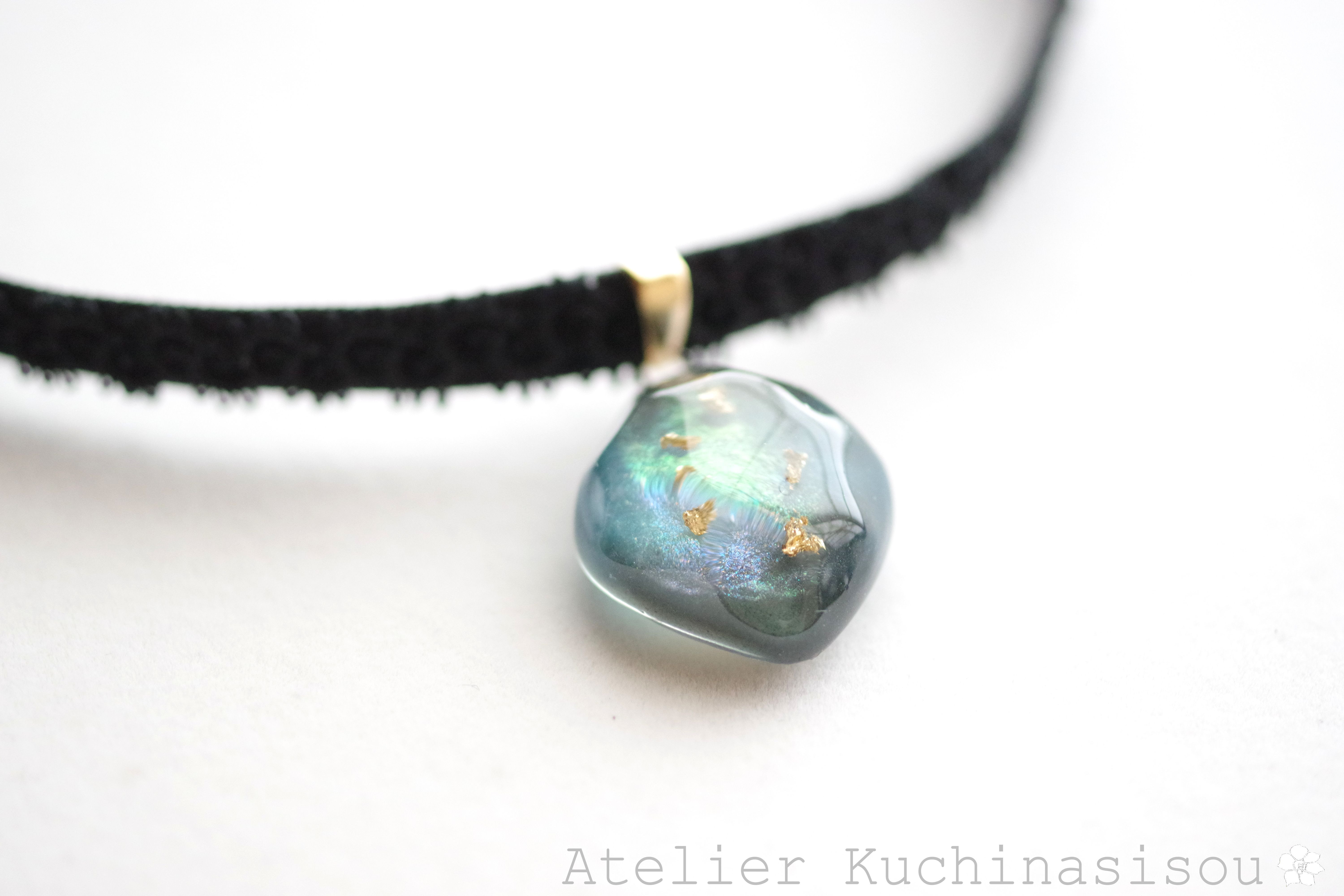 【受注製作】レジンアート　鉱物モチーフとタティングレースとベルベットリボンのチョーカー〈近すぎる星たち〉