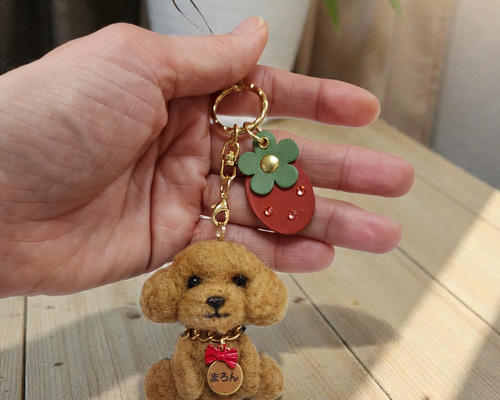 羊毛フェルト大きなイチゴのプードルキーホルダー☆ハンドメイド