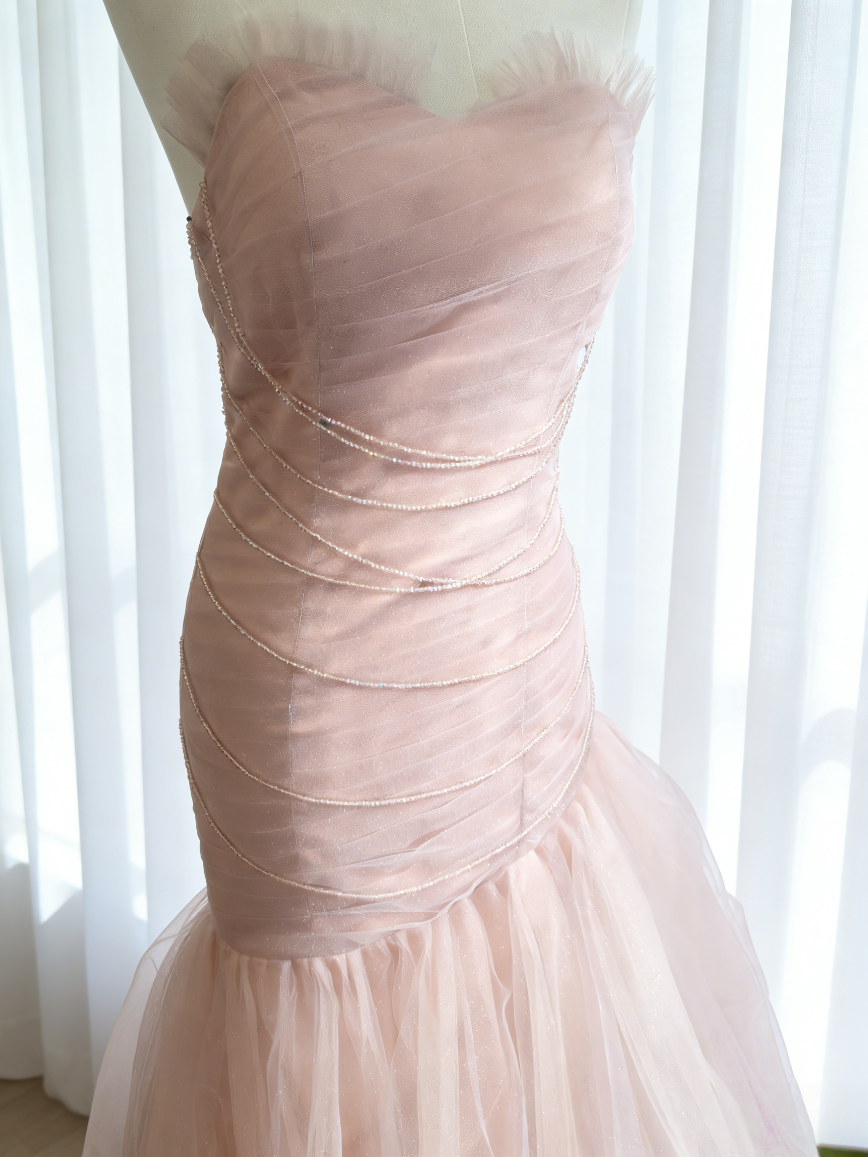 ピンク  ソフトチュール カラードレス レ マーメイドライン キラキラゴールドスプレー  パーティー 撮影 花嫁