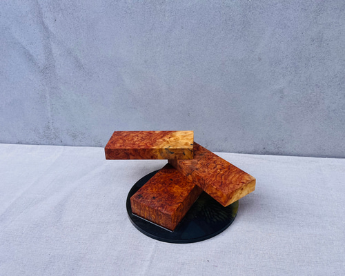 花梨無垢材 × 黒×黄レジン｜什器としても使える一点物小物置き
