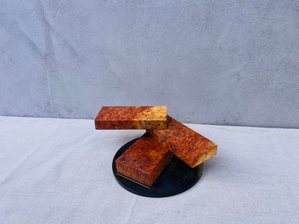 花梨無垢材 × 黒×黄レジン｜什器としても使える一点物小物置き