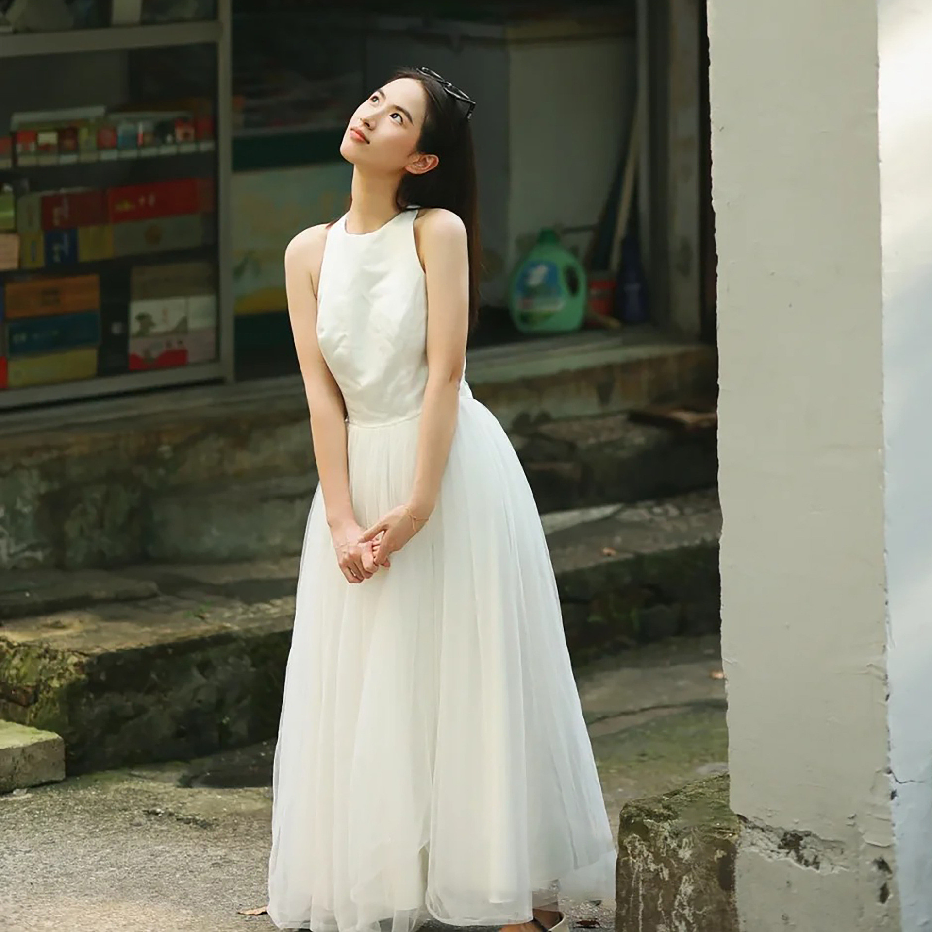 高級感 白 ノースリーブ ウェディングドレス シンプル 韓国風 花嫁 披露宴 演奏会 前撮り HL1057