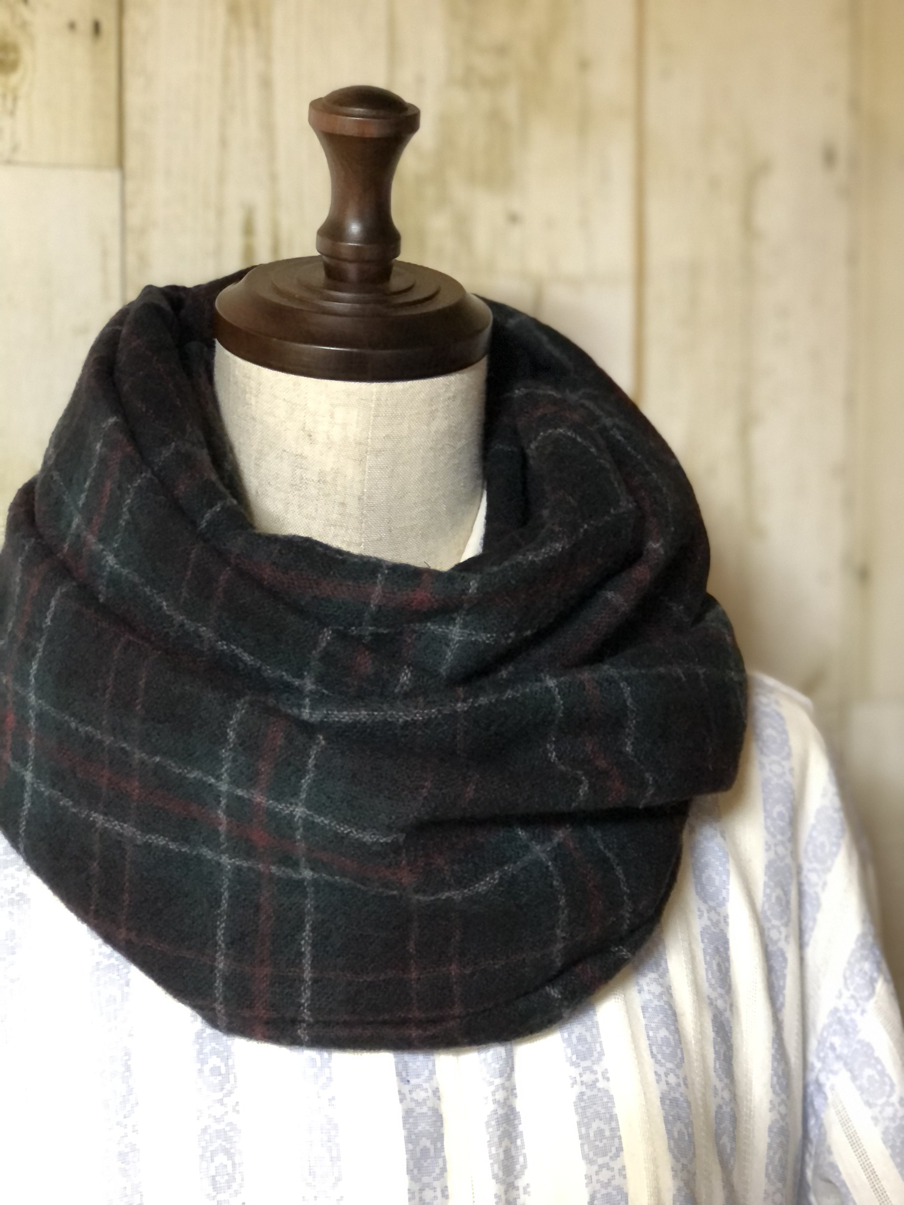 メチャ軽❣️ピュアウールガーゼ二重巻きスヌード❤️クラシカルタータンチェック（黒緑×黒）