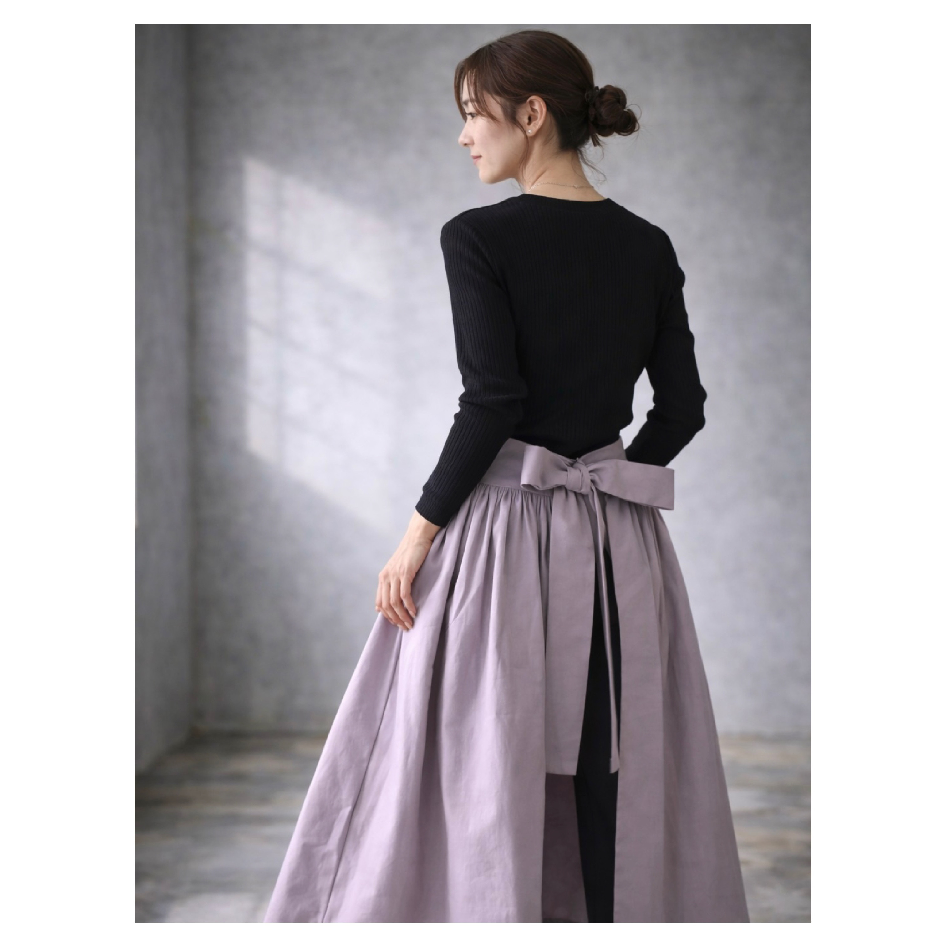 コットンリネンギャザーカフェエプロン／お洒落リネンエプロン／くすみパステルカラーのスモーキーパンジー