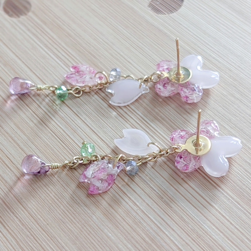 桜恋】ピンク ドライフラワー かすみ草 桜 レジンピアス／イヤリング