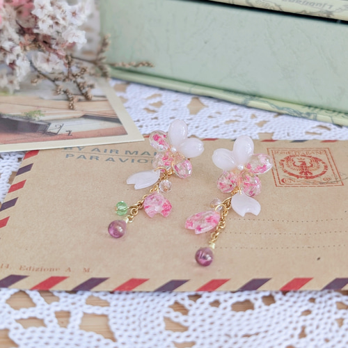 桜恋】ピンク ドライフラワー かすみ草 桜 レジンピアス／イヤリング