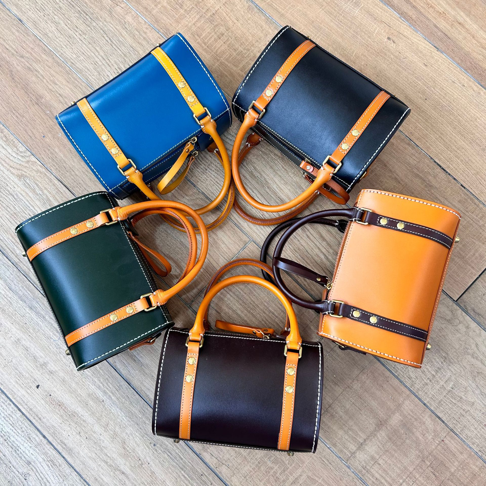 植鞣しレザーの本革ボストンバッグ｜円筒フォルム・2WAY 24,420円