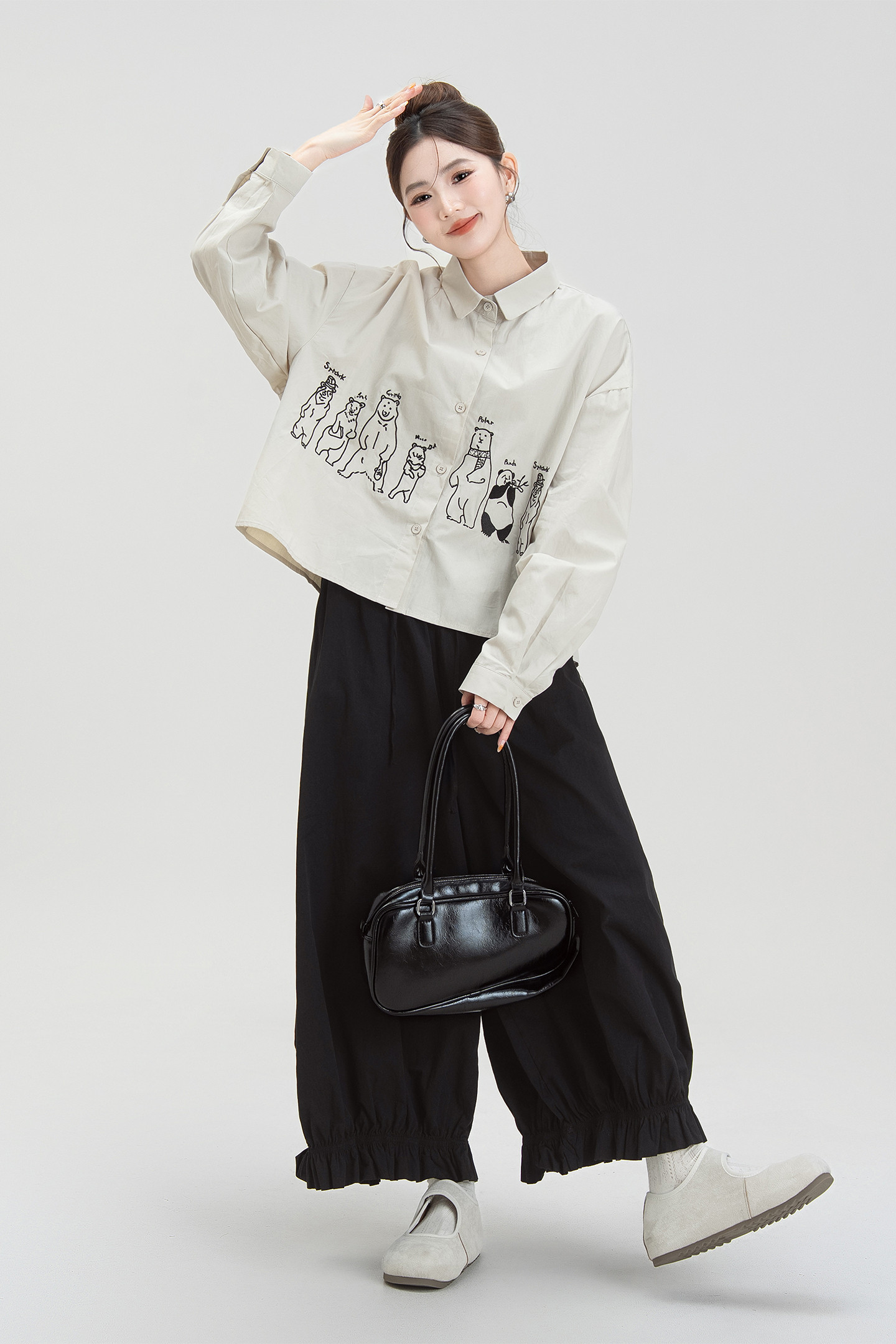 杏色カートゥーン小熊刺繍長袖シャツ女性秋の新小柄ゆったり減齢短丈トップス