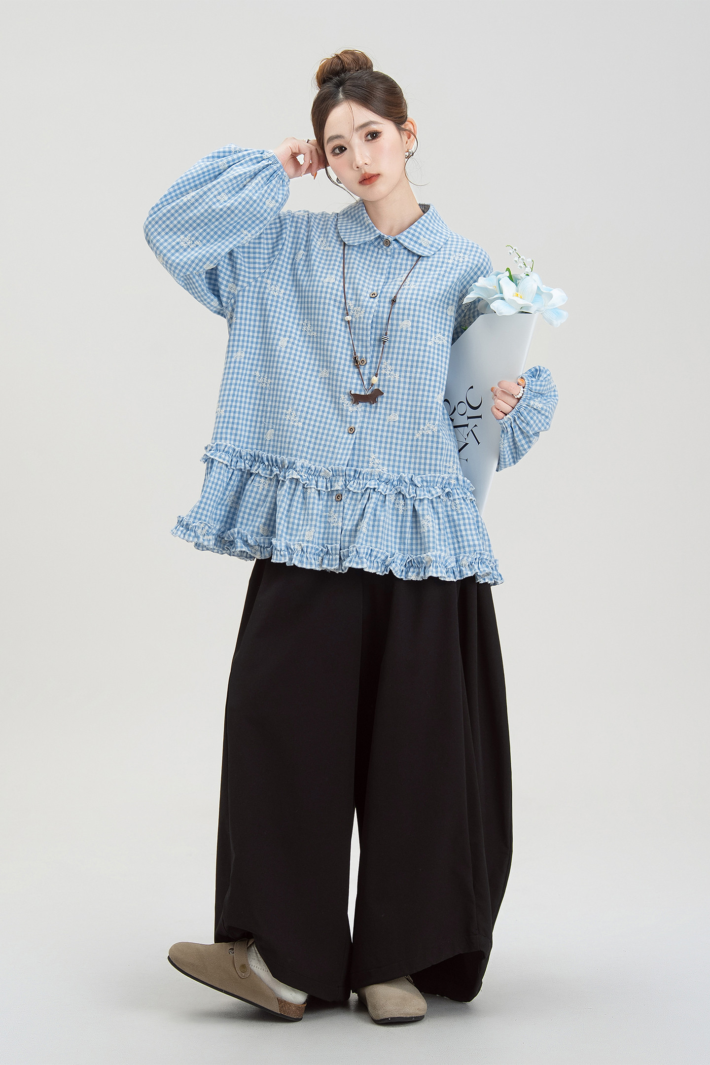 フレンチブルーのレトロなキクラゲレースをつなぎ合わせたチェックの長袖シャツレディース秋の新作リラックス感のあるトップス