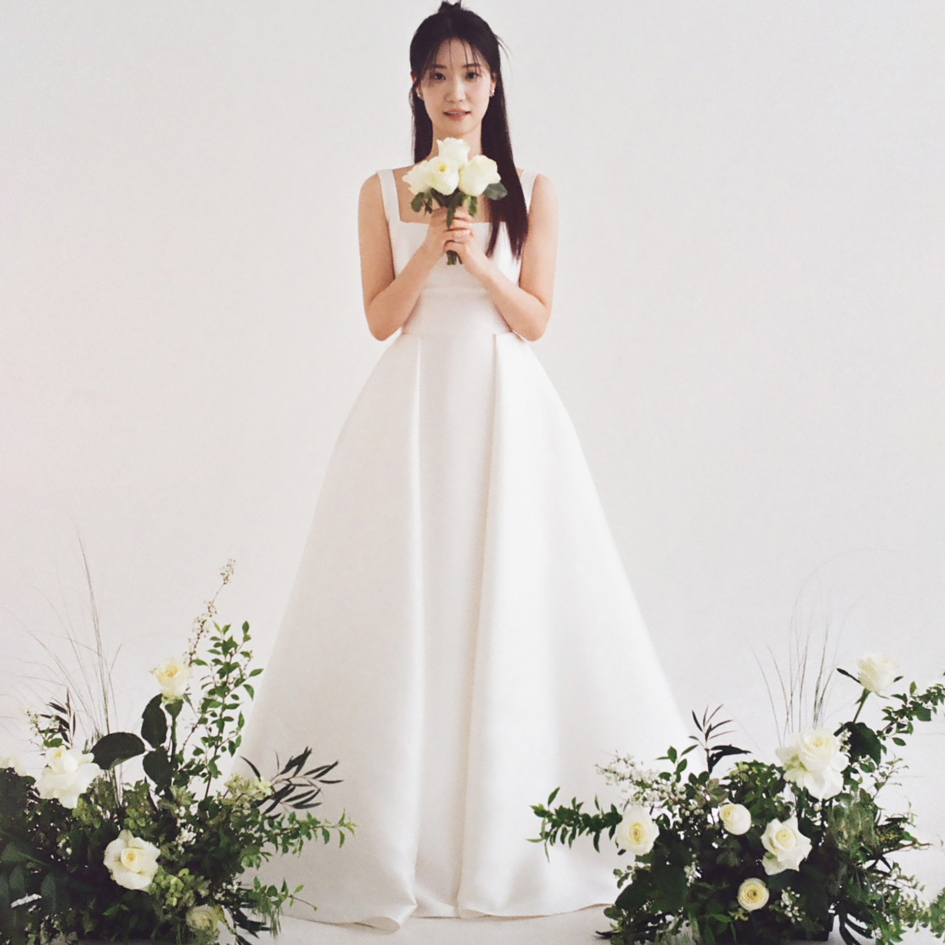 高級感 白 サテン ウェディングドレス シンプル 韓国風 花嫁 披露宴 演奏会 前撮り HL1065