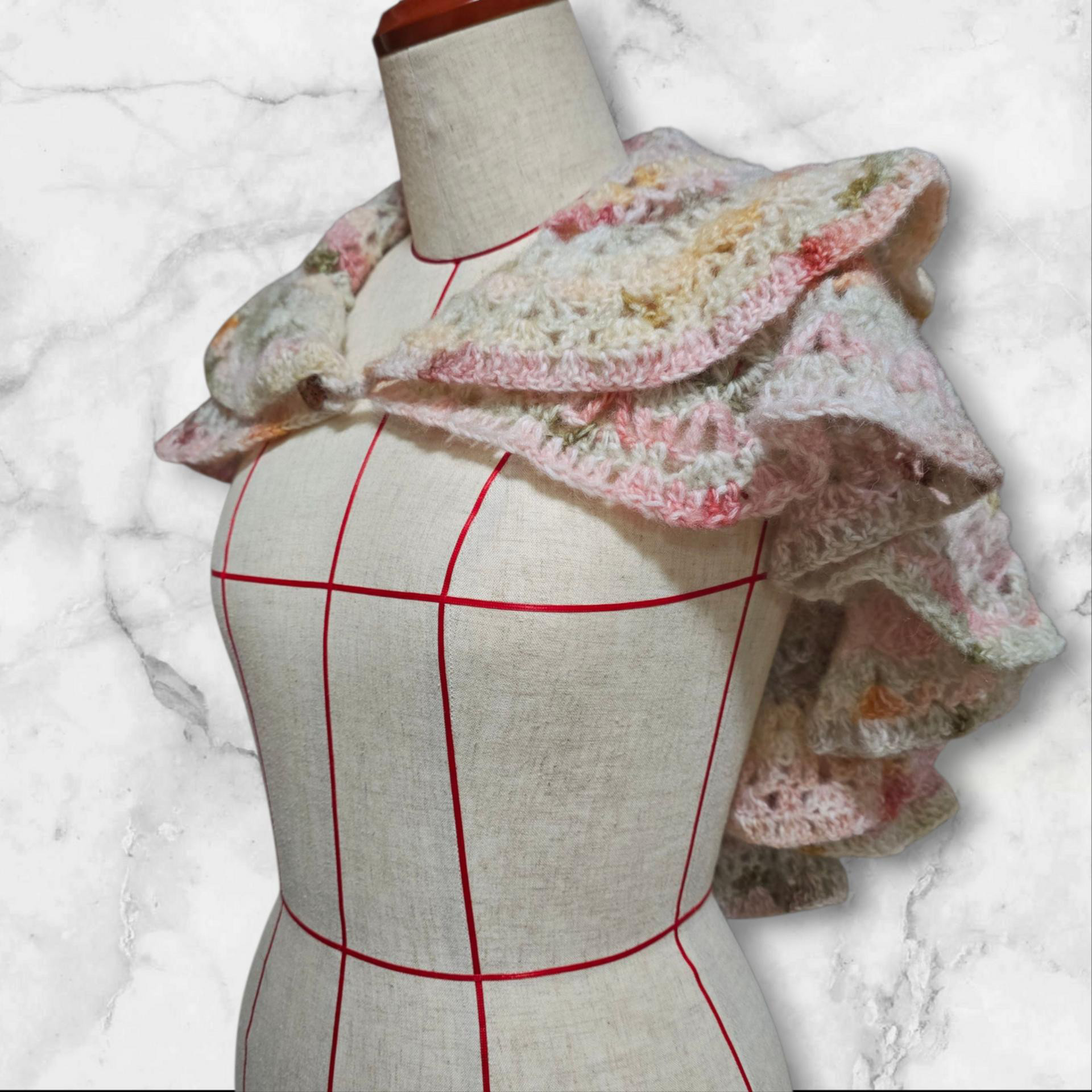 淡色グラデーションの円形ショール｜やわらか手編みショール×くすみ系×ショール