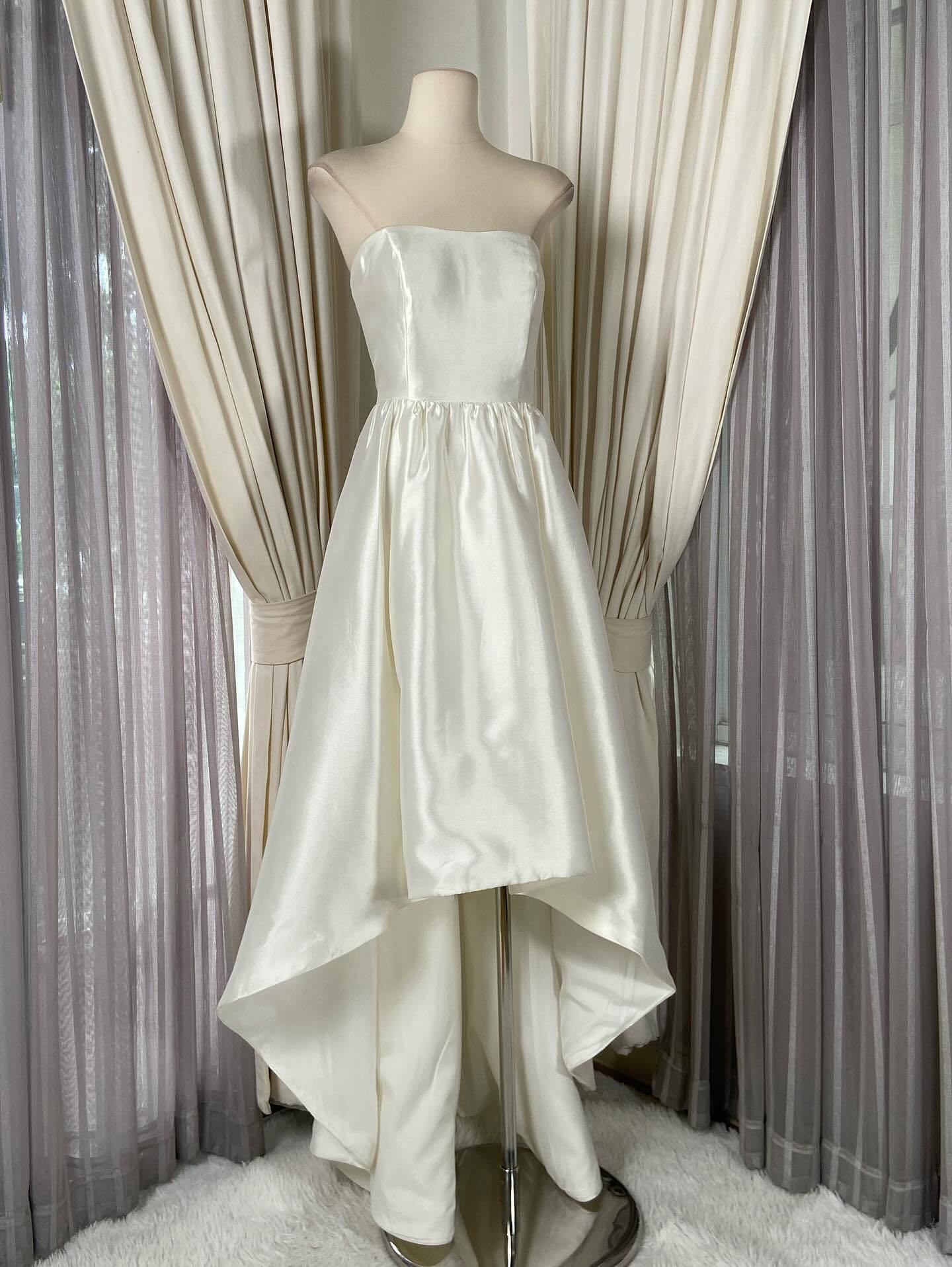 高級感 クリーム色 サテン オフショルダー パーティードレス シンプル 韓国風 披露宴 演奏会 前撮り HL1067