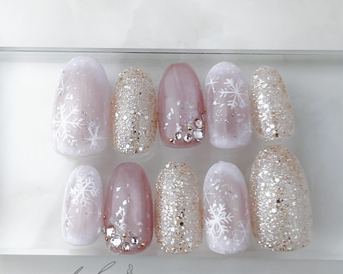 ピンクスノー マグネットネイル 雪の結晶ネイル 大人きれいめネイル 冬