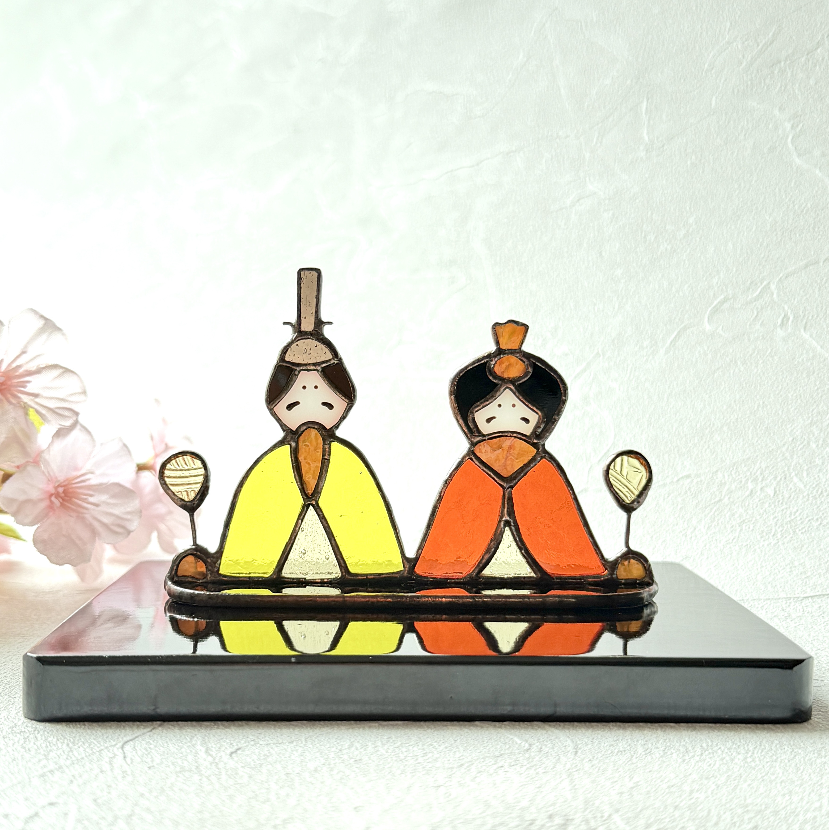 ステンドグラスの雛飾り、春を呼ぶコンパクトなお雛様、（菜の花×橙陽だまりカラー)