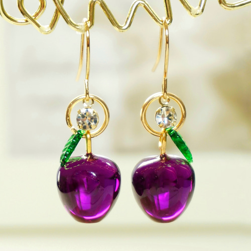 ビジュー煌めく毒りんご ピアス（フック・チェーン） Little Lazuli