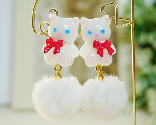 白ねこちゃんとふわふわファー ピアス（フック・チェーン） Little