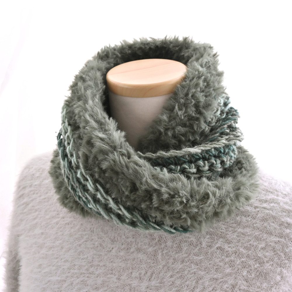 【３日以内に発送！】 ふわふわ クロス ネックウォーマー ⛄グリーン＊カーキ⛄