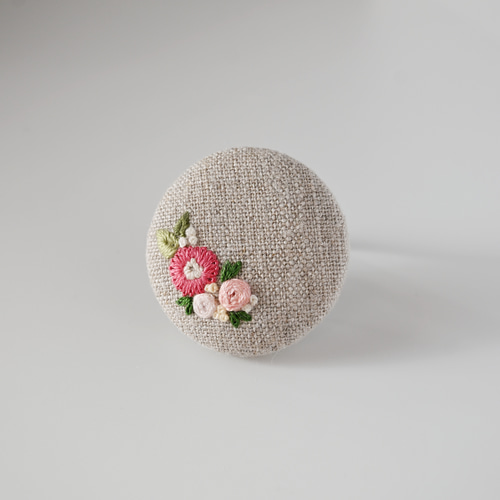 サマーローズ ハンドメイド リボン刺繍ブローチ くるみボタン 手刺繍