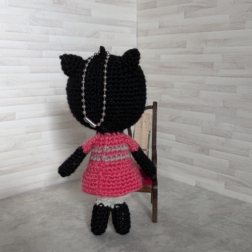 送料無料】①ピンクのワンピ~黒ねこさん編みぐるみ あみぐるみ