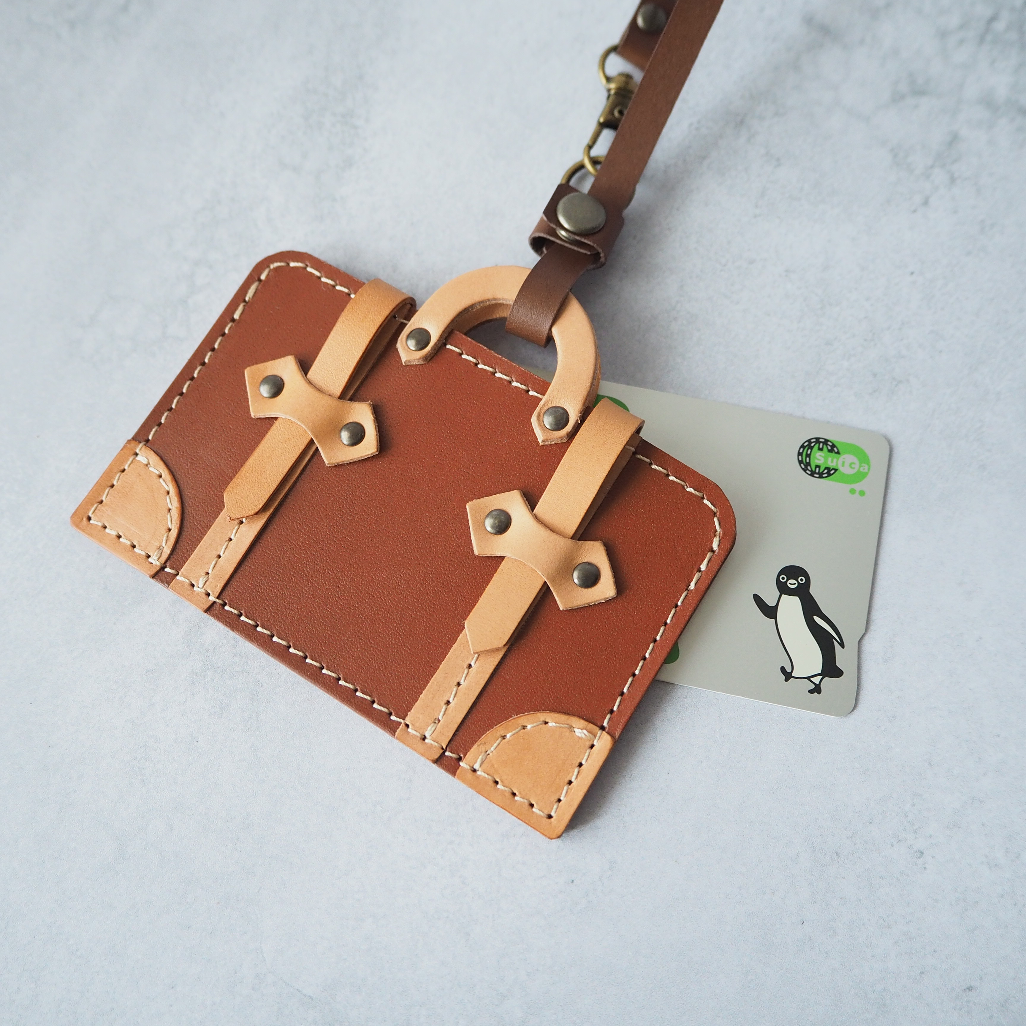 本革＊アンティークなトランク型パスケース（茶色）