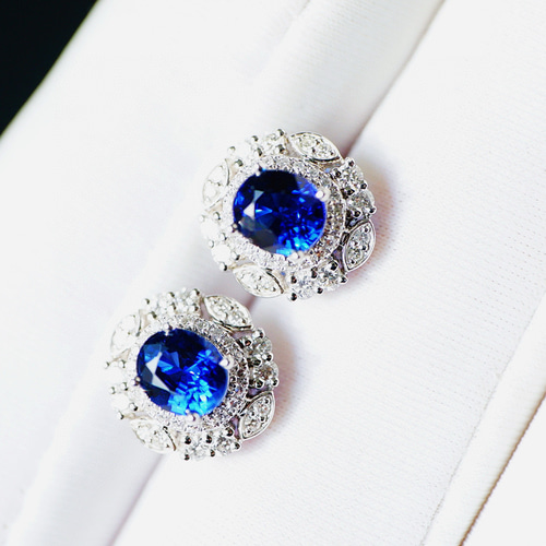 新春」K18 天然ロイヤルブルーサファイア 天然ダイヤモンド 成功 誠実