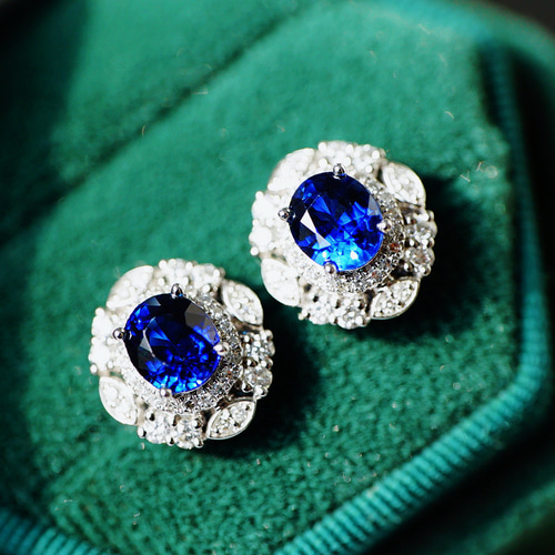 新春」K18 天然ロイヤルブルーサファイア 天然ダイヤモンド 成功 誠実