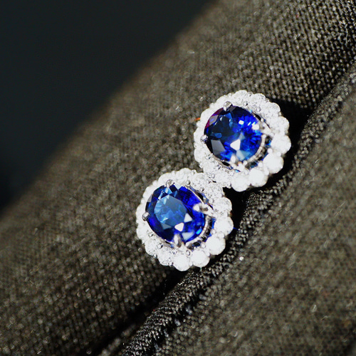 新春」K18 天然ロイヤルブルーサファイア 天然ダイヤモンド 成功 誠実