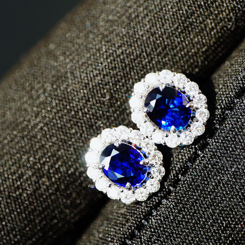 新春」K18 天然ロイヤルブルーサファイア 天然ダイヤモンド 成功 誠実