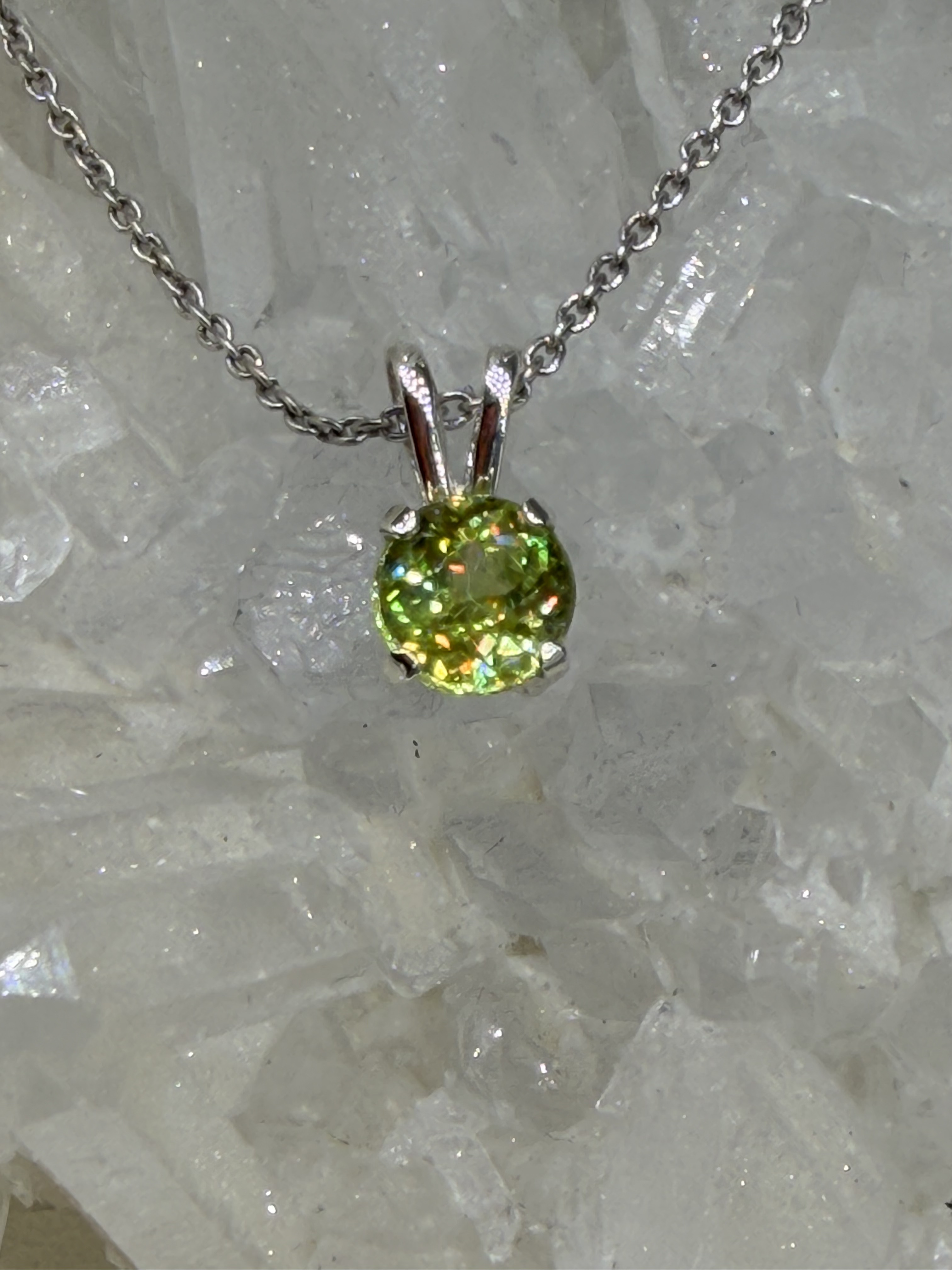 G スフェーンのシンプルネックレス～1.08ct（グリーン系）