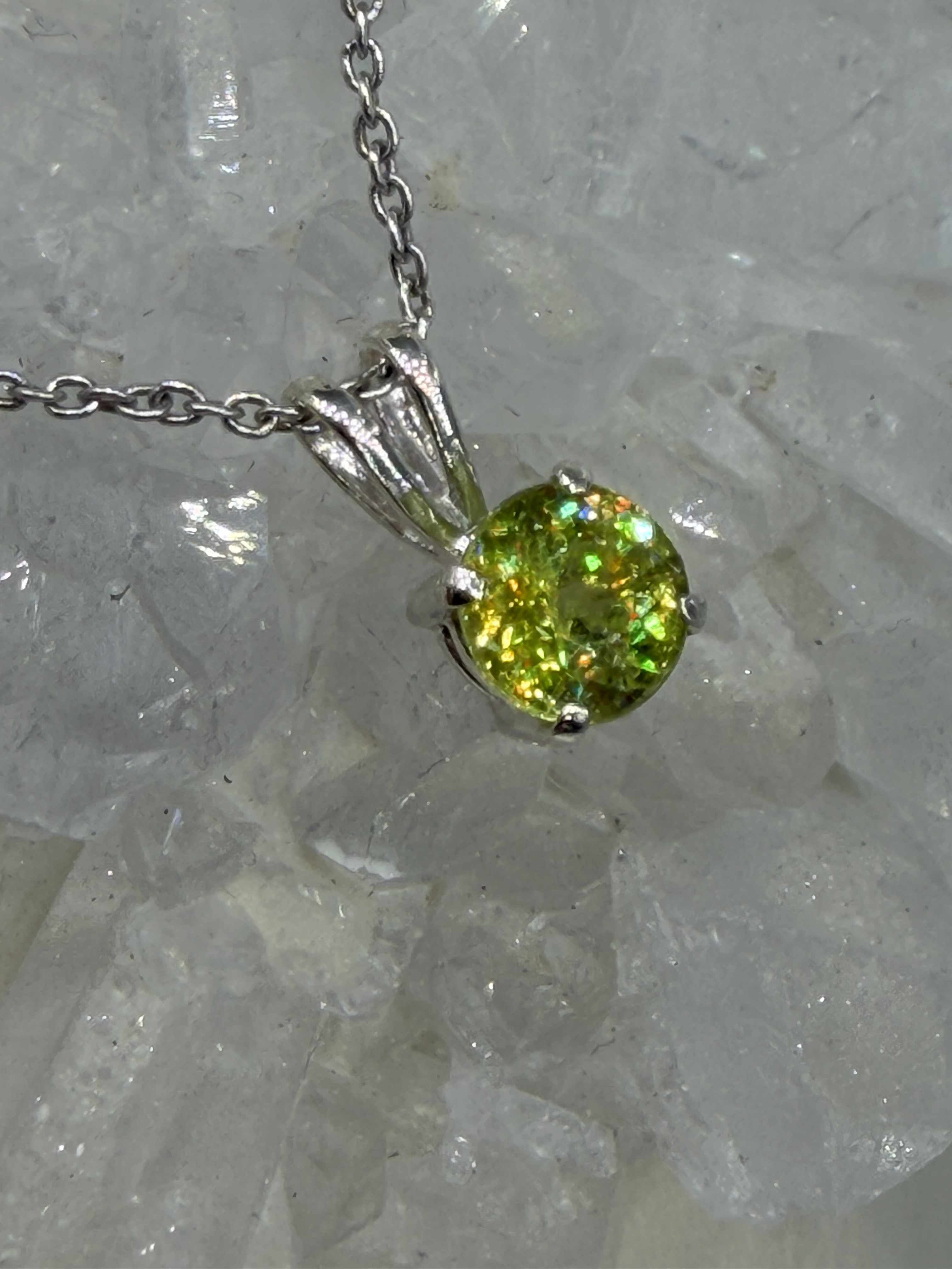 H スフェーンのシンプルネックレス～0.98t（グリーン系）