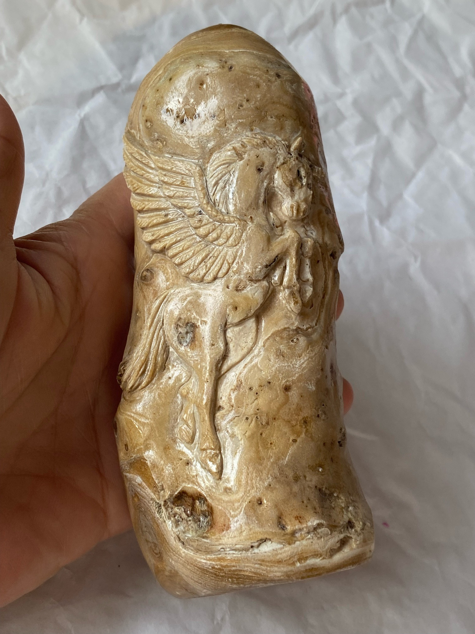 【ホワイトウリ（白珊瑚）】ユニコーン彫刻（２５ーB）