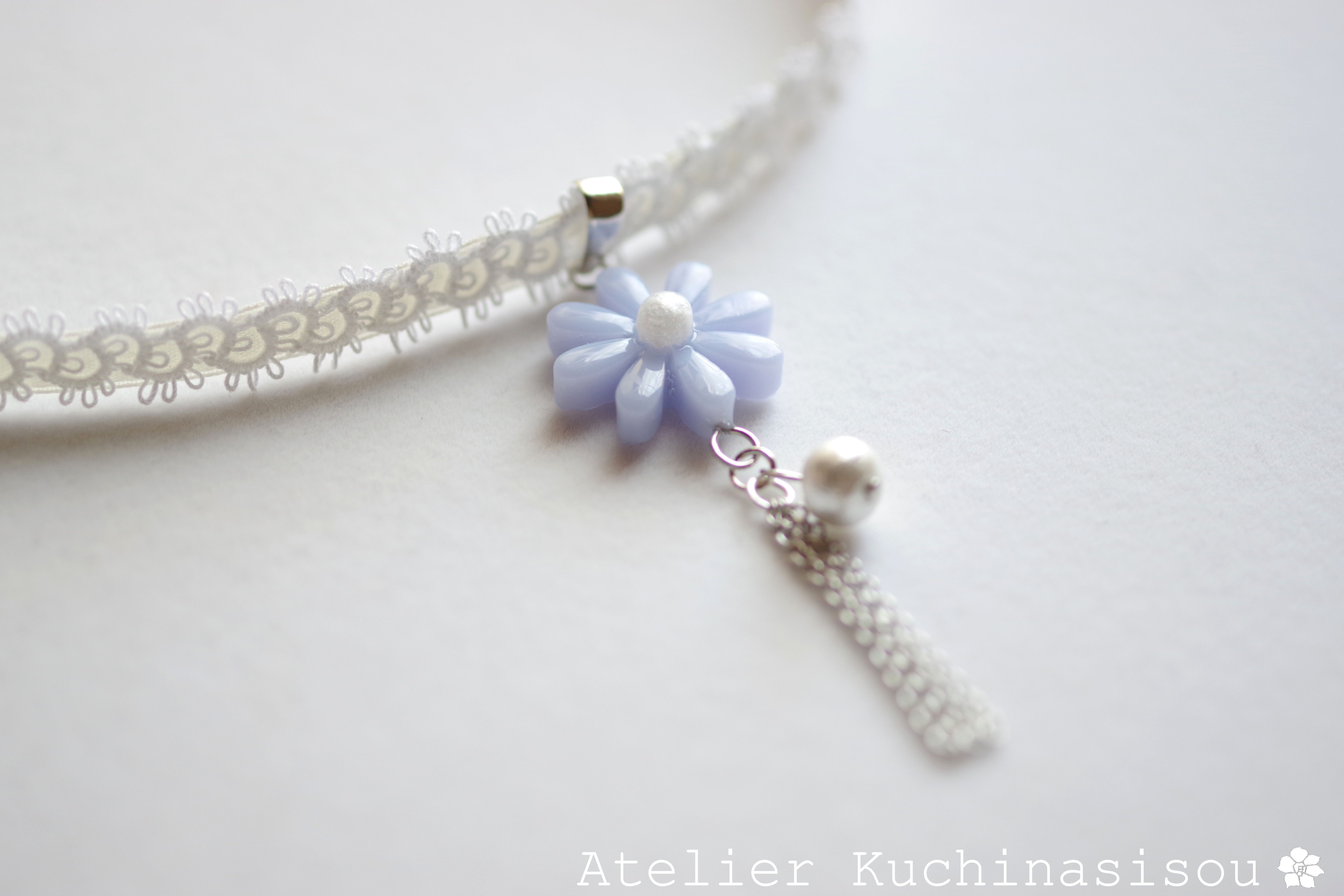 【受注製作】レジンアート　お花モチーフとタティングレースとサテンリボンのチョーカー〈氷点〉