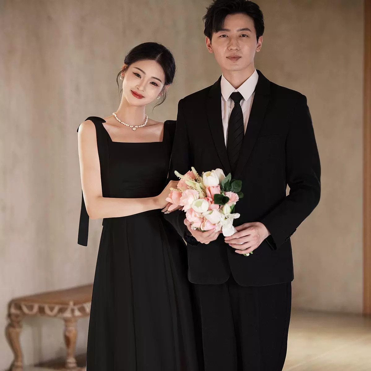 ウェディングドレス 白 黒 サテン リボン シンプル 韓国風 花嫁 披露宴 前撮り 二次会 お呼ばれ AK705