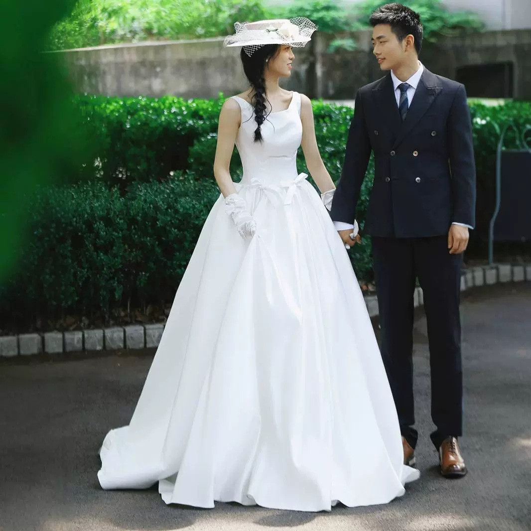 ウェディングドレス 白 黒 サテン リボン シンプル 韓国風 花嫁 披露宴 前撮り 二次会 お呼ばれ AK706