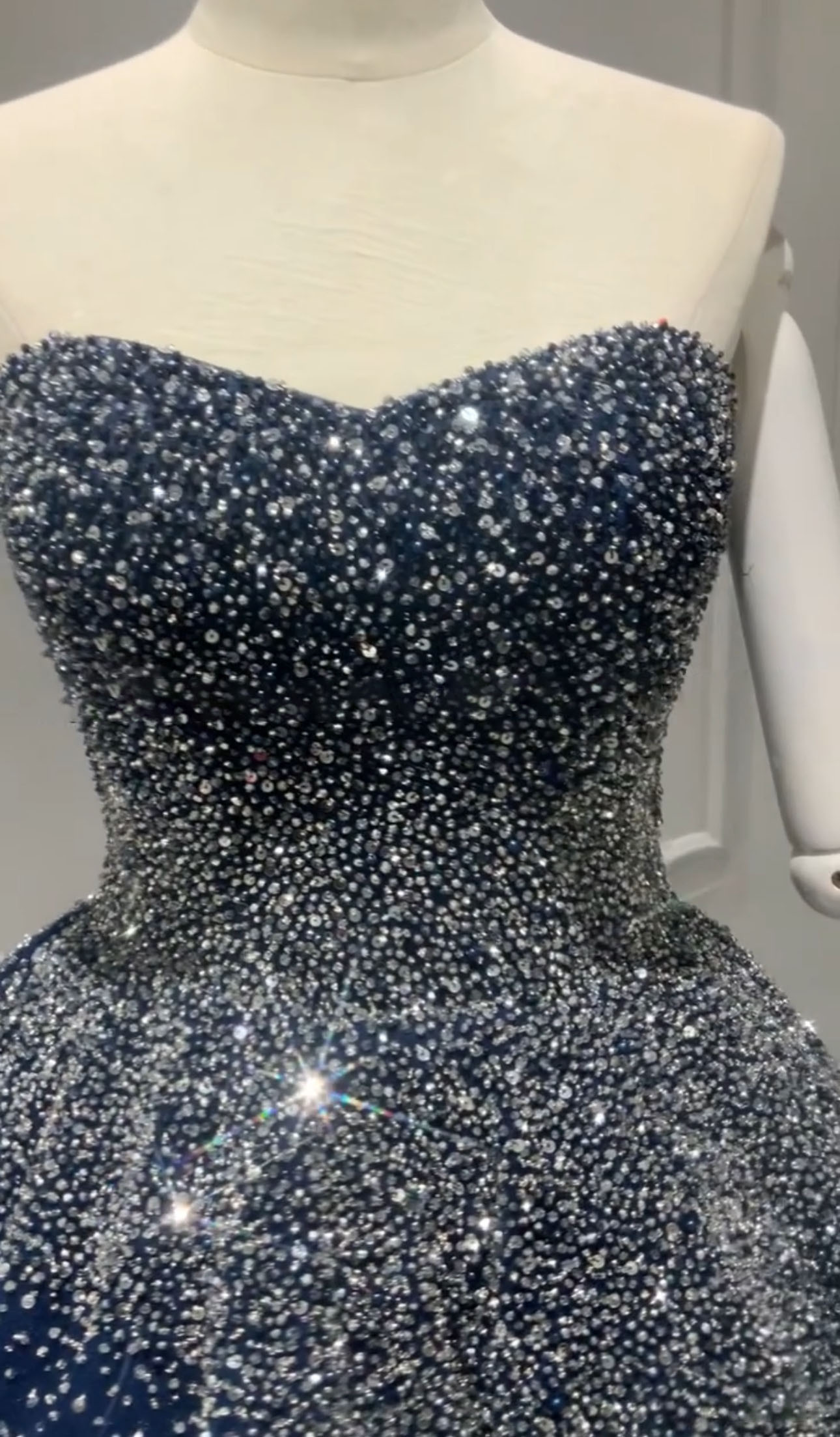 大人気ネイビー　キラキラ　アシメドレス　ラッフルスカート　水波プリンセスライン　シルバー結婚式お呼ばれ披露宴前撮り成人式