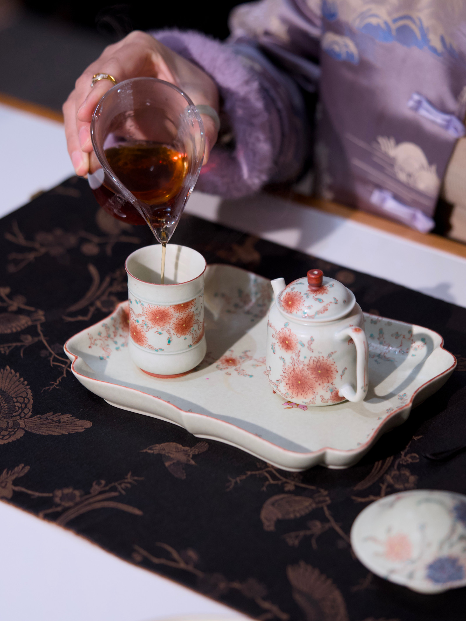 観花集｜冬の新作「野に咲く花のように」手作り茶器セット｜茶壺・茶杯・茶盤·匙置き碗｜景徳鎮制 中式美学の日用器