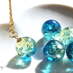 春の新作【残23】朝の海のきらめき　バイカラー　ブルーグリーン＆イエロー　アンバー　(琥珀）　ステンレスネックレス 11枚目の画像