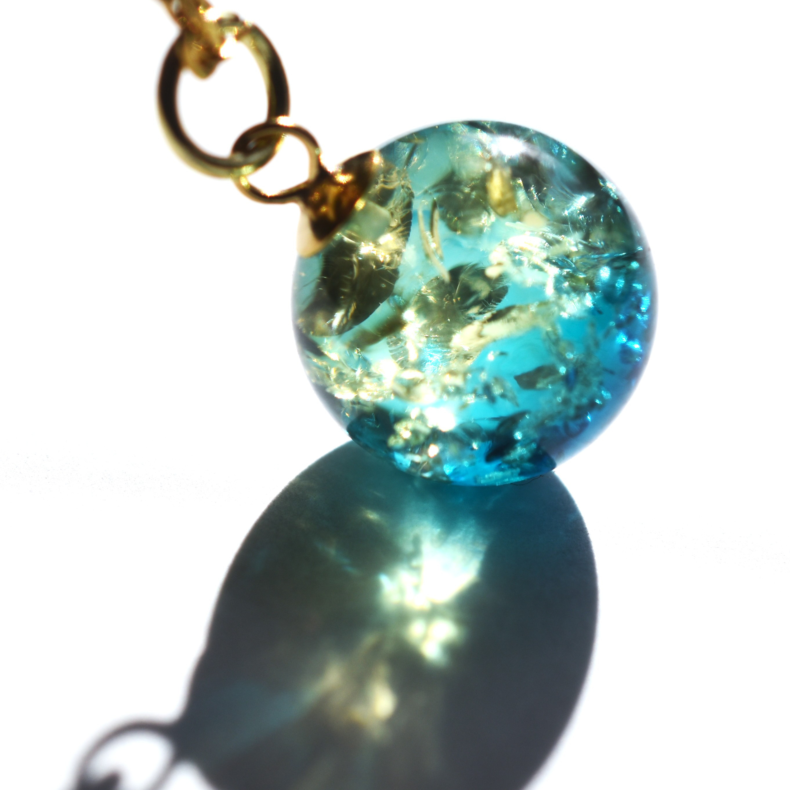 春の新作【残23】朝の海のきらめき　バイカラー　ブルーグリーン＆イエロー　アンバー　(琥珀）　ステンレスネックレス