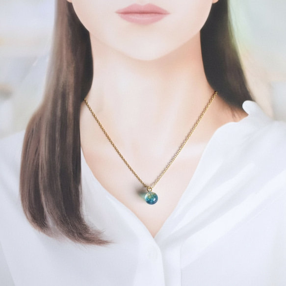 春の新作【残23】朝の海のきらめき　バイカラー　ブルーグリーン＆イエロー　アンバー　(琥珀）　ステンレスネックレス 17枚目の画像