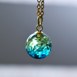 春の新作【残23】朝の海のきらめき　バイカラー　ブルーグリーン＆イエロー　アンバー　(琥珀）　ステンレスネックレス 16枚目の画像