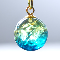 春の新作【残23】朝の海のきらめき　バイカラー　ブルーグリーン＆イエロー　アンバー　(琥珀）　ステンレスネックレス 4枚目の画像