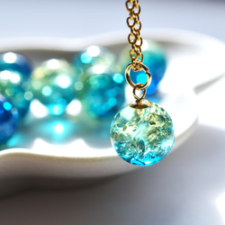 春の新作【残23】朝の海のきらめき　バイカラー　ブルーグリーン＆イエロー　アンバー　(琥珀）　ステンレスネックレス 10枚目の画像