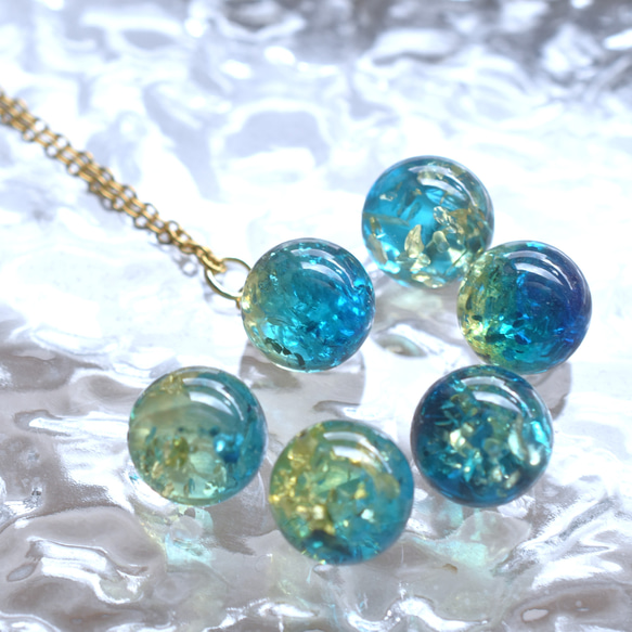 春の新作【残23】朝の海のきらめき　バイカラー　ブルーグリーン＆イエロー　アンバー　(琥珀）　ステンレスネックレス 14枚目の画像